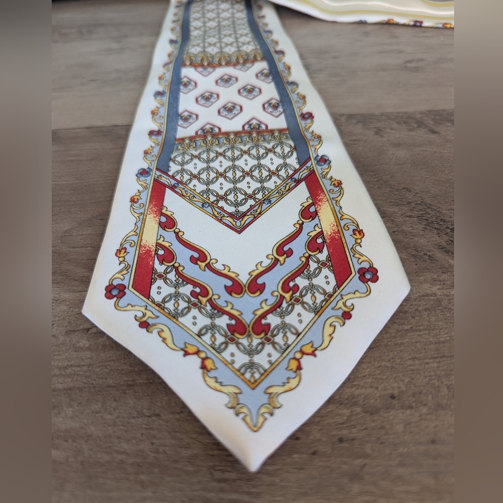 Davinci SilkTie with Red, Light Blue & Gold Medallion Print